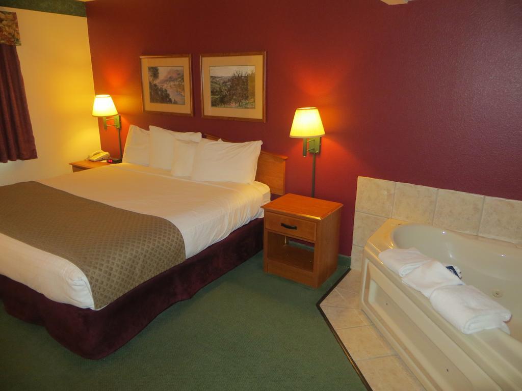 Americinn By Wyndham Manitowoc Eksteriør billede