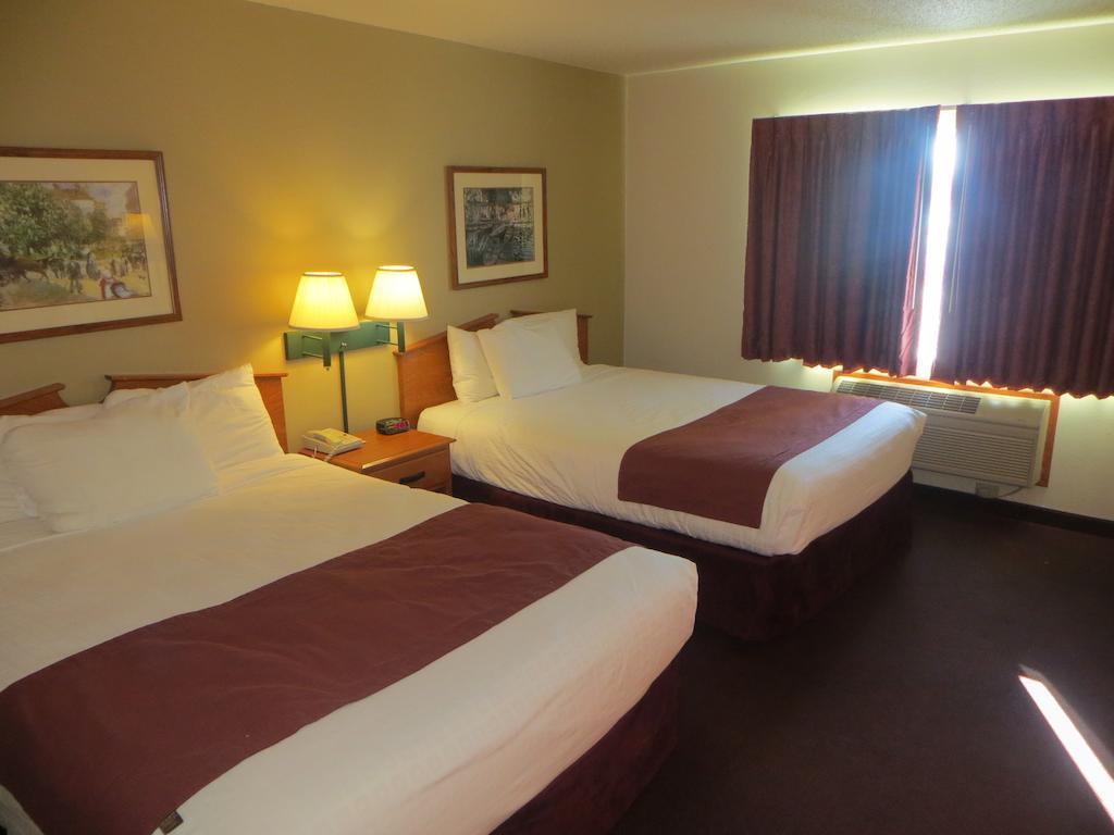 Americinn By Wyndham Manitowoc Eksteriør billede