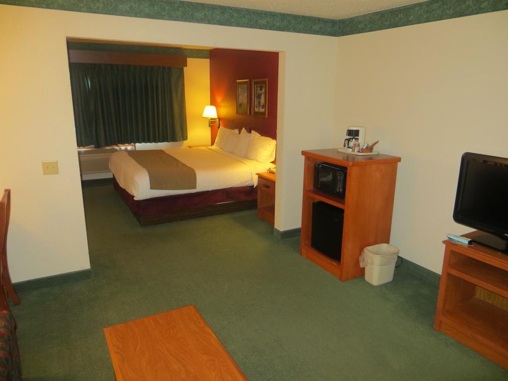 Americinn By Wyndham Manitowoc Eksteriør billede